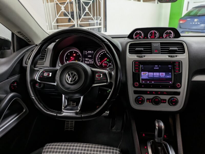 VOLKSWAGEN SCIROCCO 2.0 TDI R-LINE