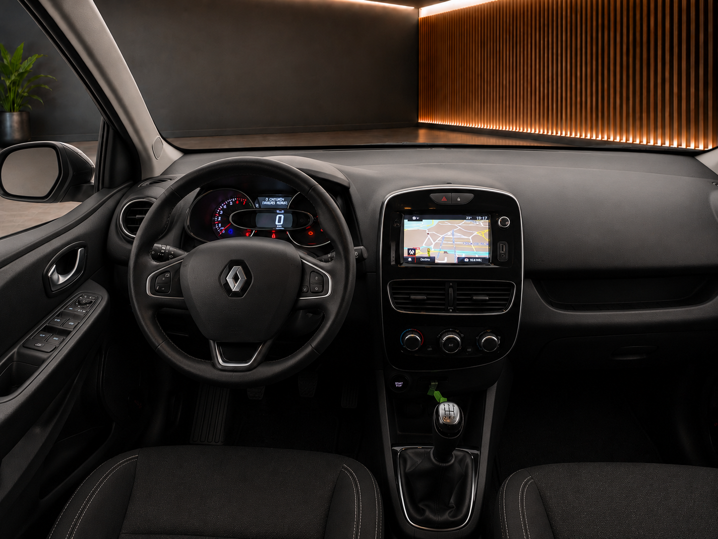 RENAULT Clio LIMITED TCE