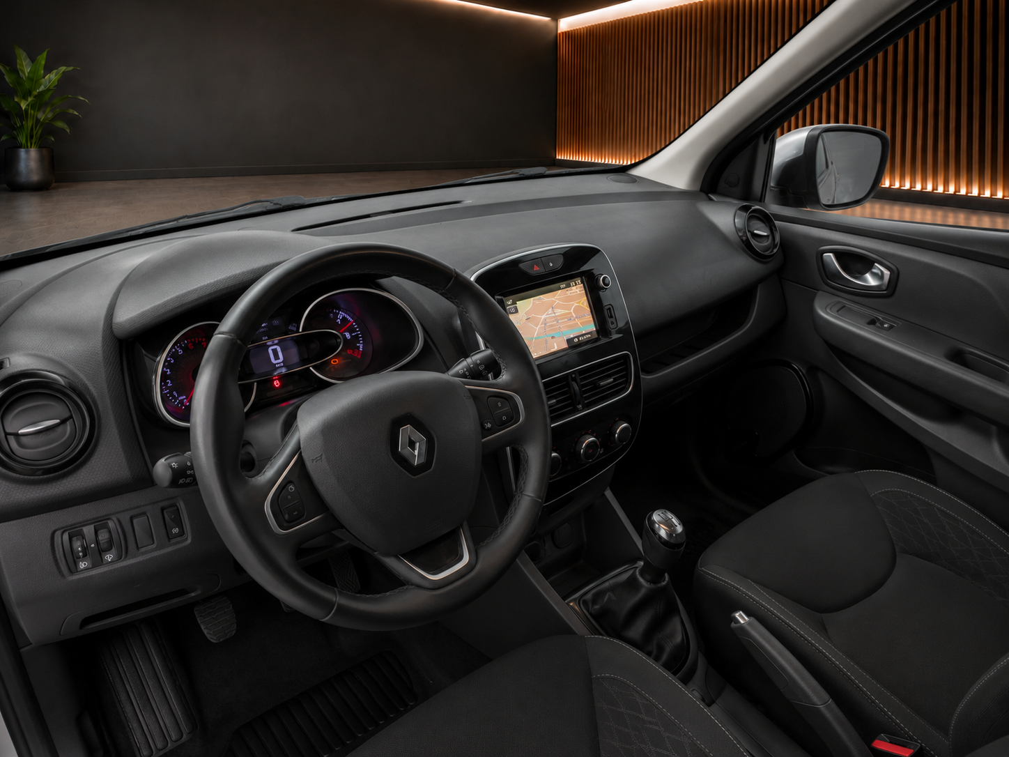 RENAULT Clio LIMITED TCE